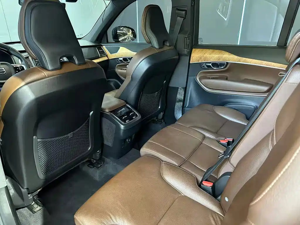 Volvo XC90 — миниатюра 10