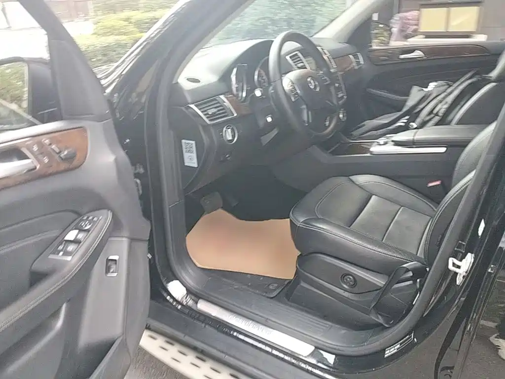 Mercedes-Benz M-Class — миниатюра 16