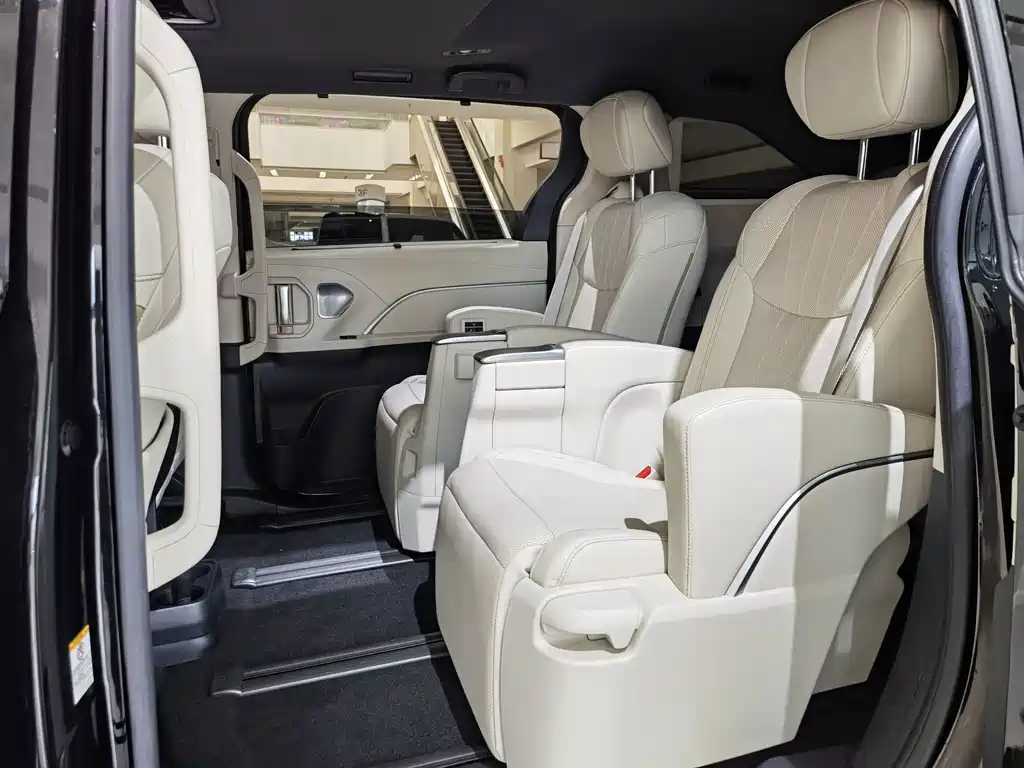Toyota Sienna — миниатюра 9