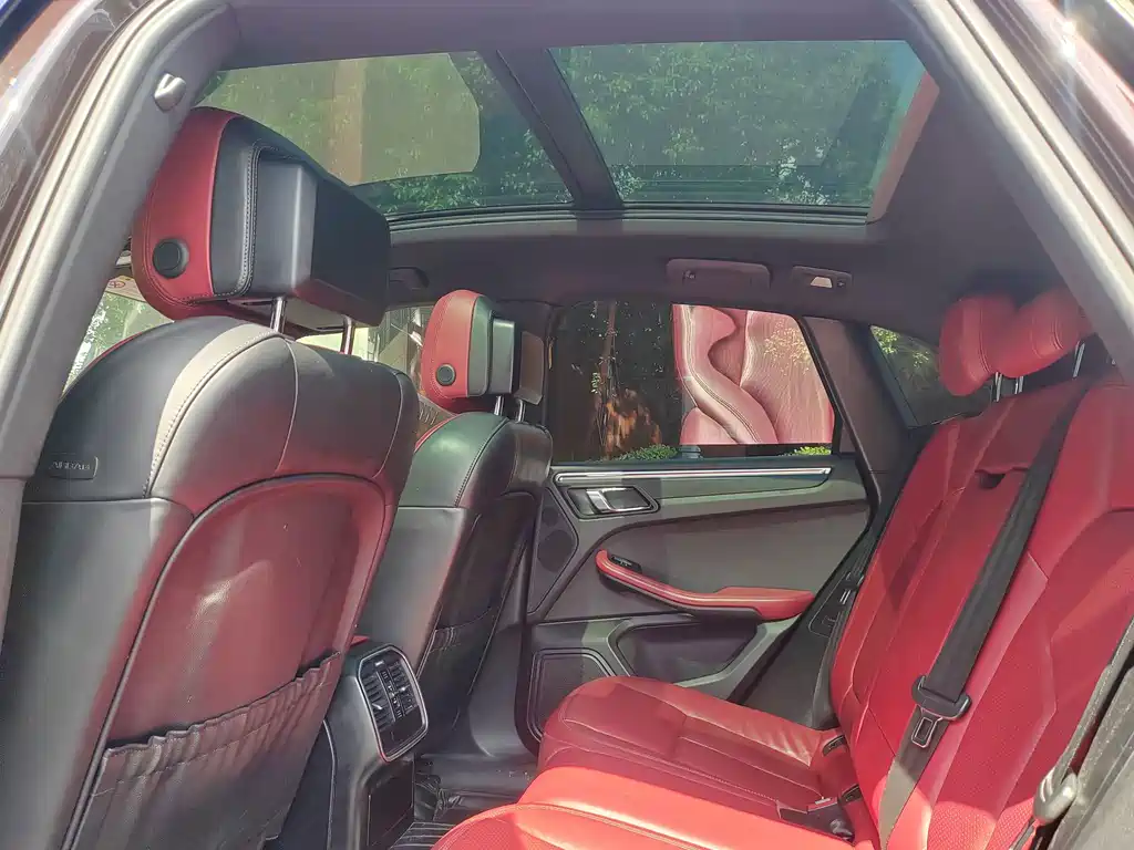 Porsche Macan — миниатюра 7