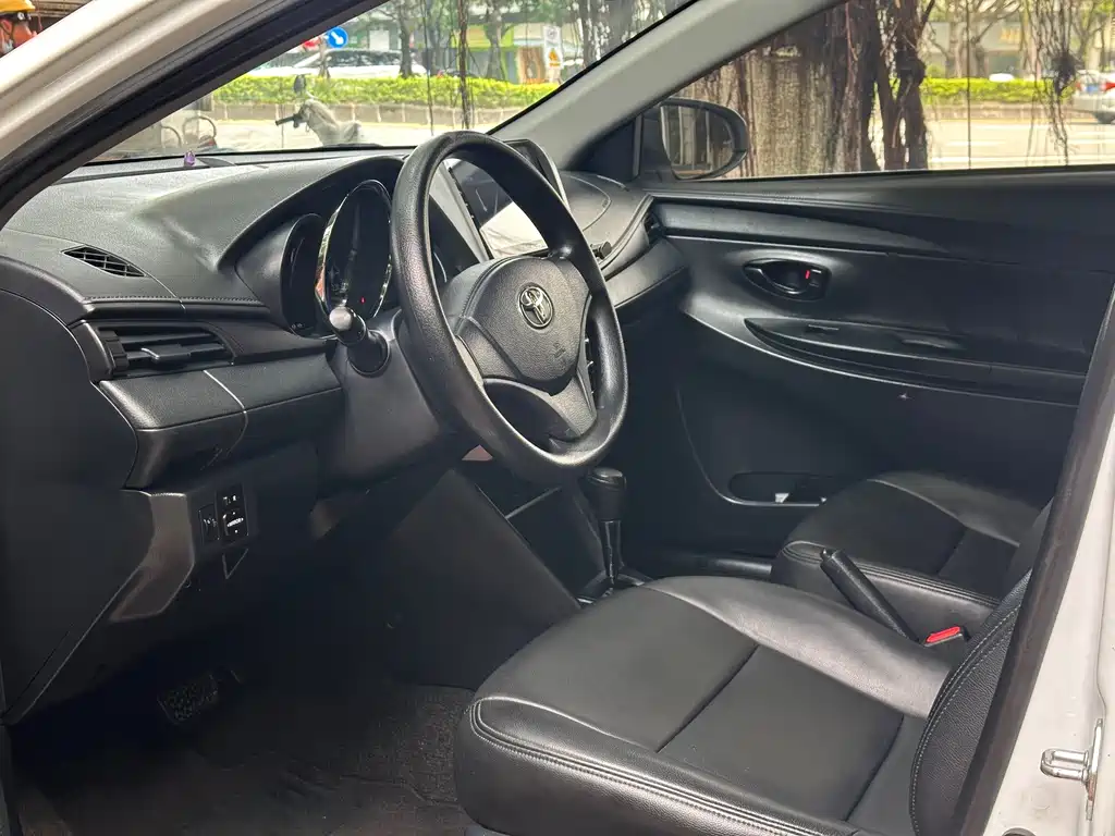 Toyota Yaris L — миниатюра 9