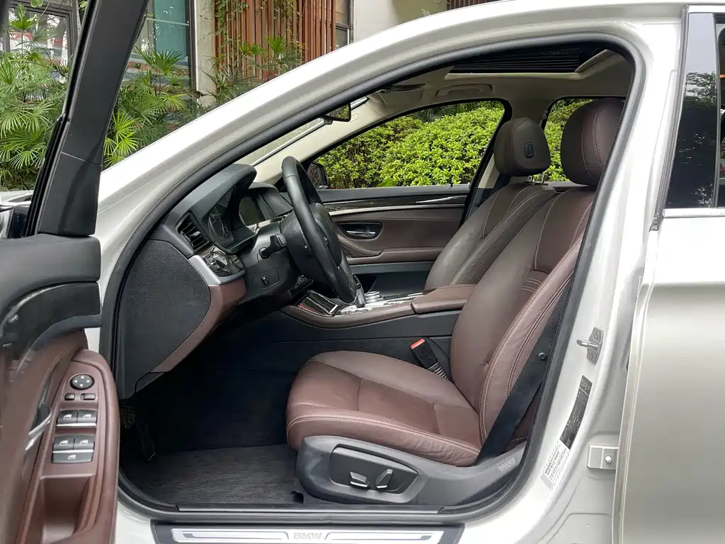 BMW 5 Series — миниатюра 7