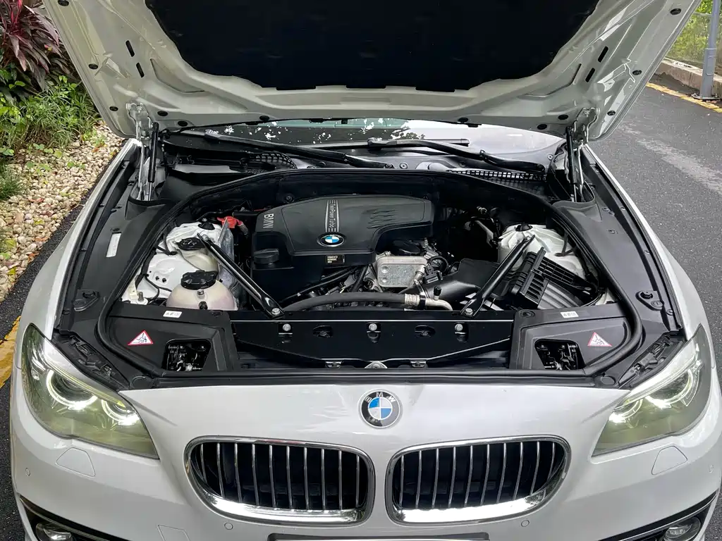BMW 5 Series — миниатюра 20