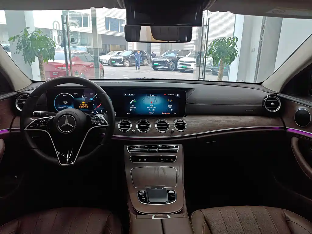 MERCEDES-BENZ E CLASS