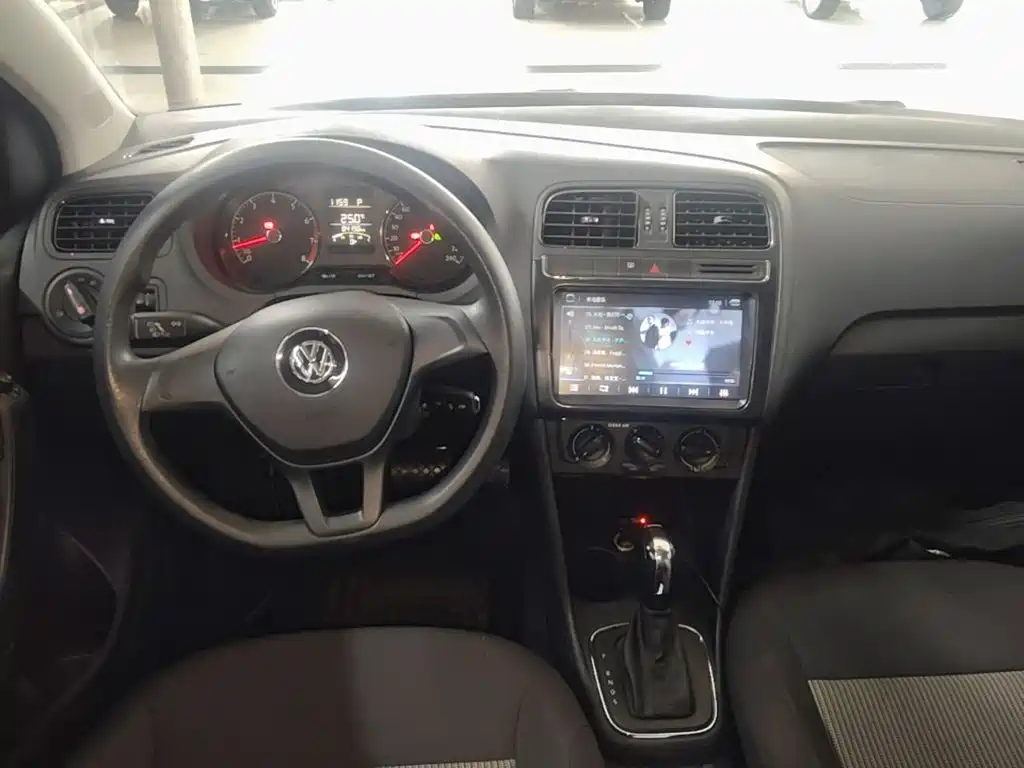 Volkswagen Polo — миниатюра 10