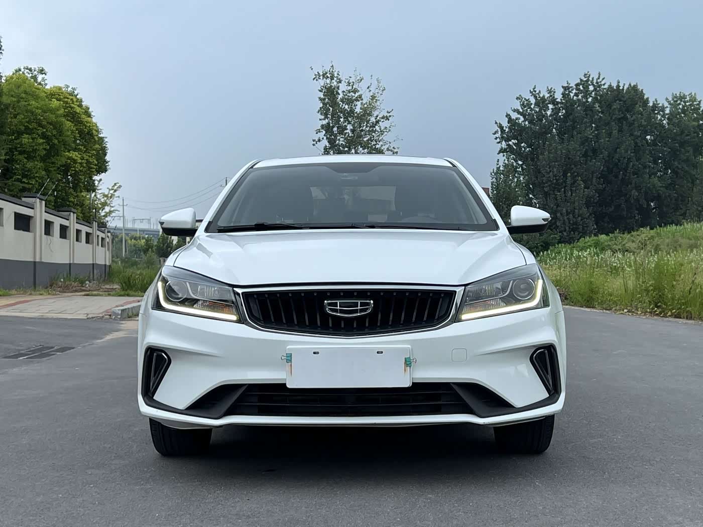Geely Emgrand 1.5 л 2021 г. Белый, пробег 42000 км