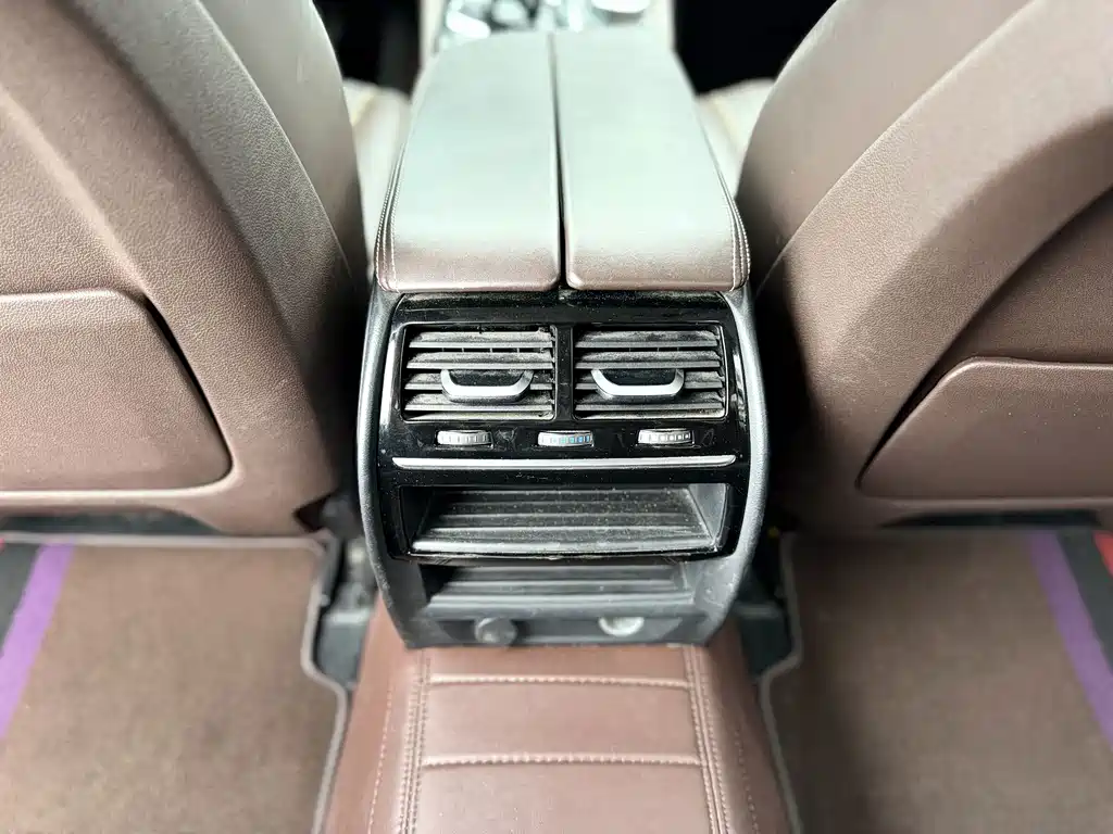 BMW 5 Series — миниатюра 7