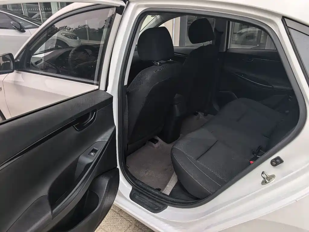 Hyundai Elantra - фото 8