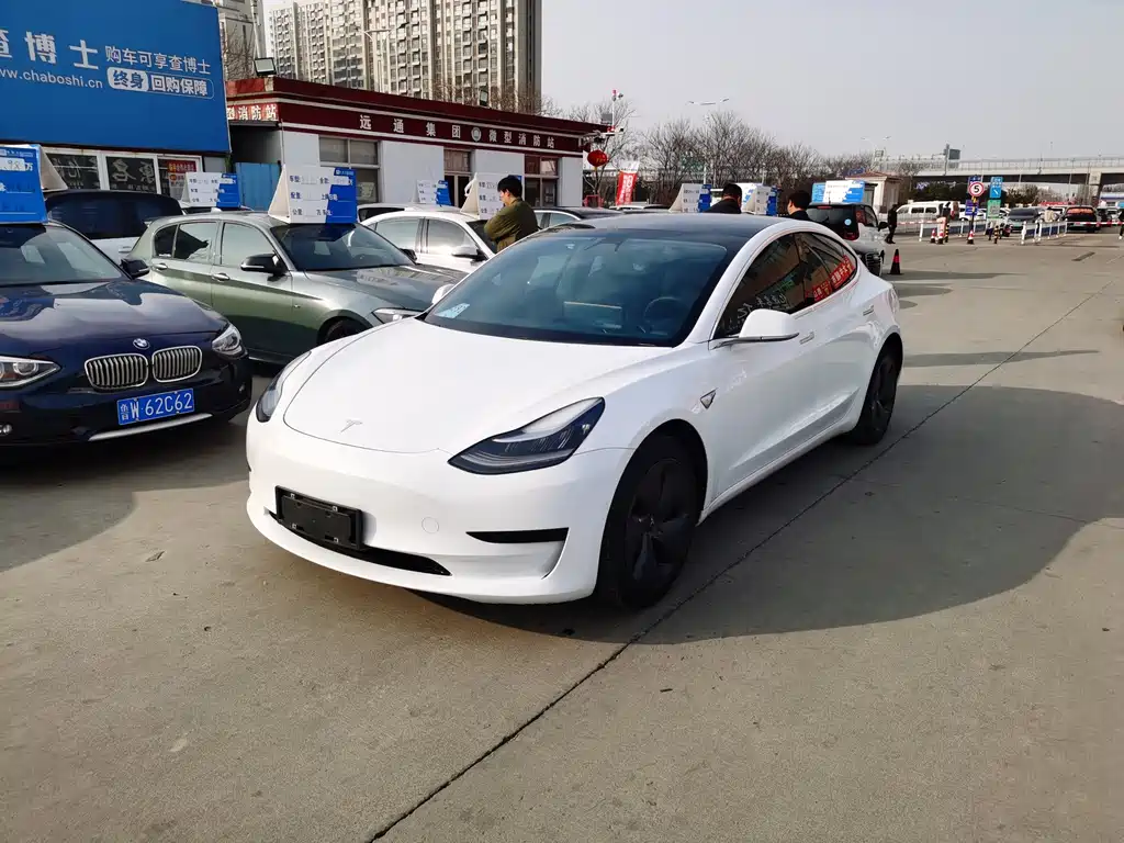 TESLA MODEL 3