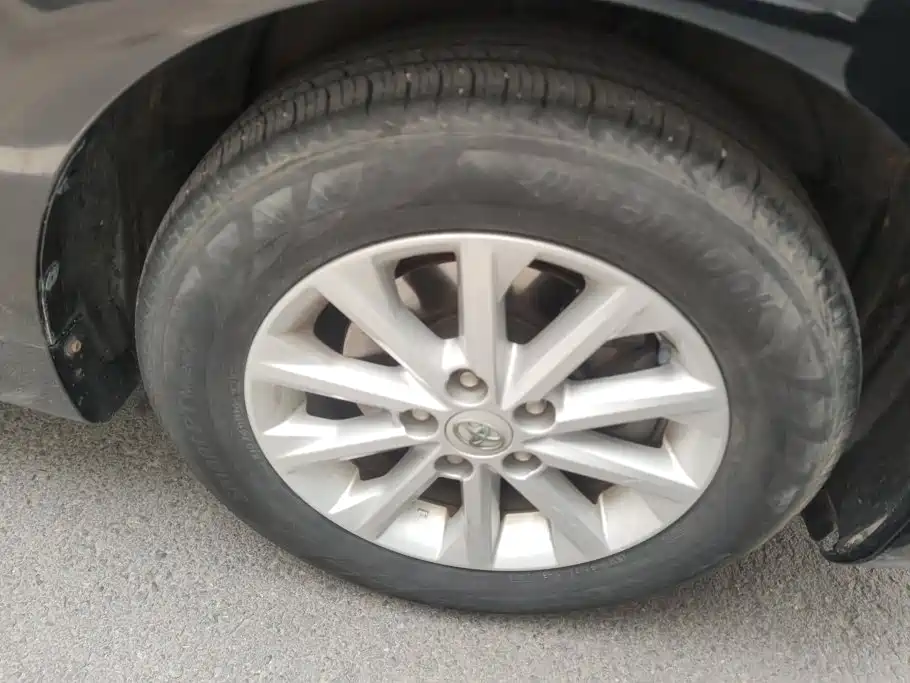 Toyota Camry — миниатюра 6