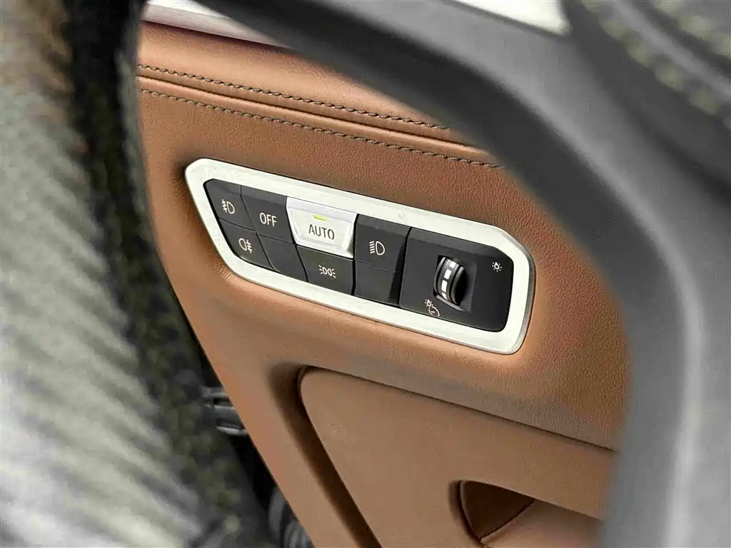 BMW X7 — миниатюра 19