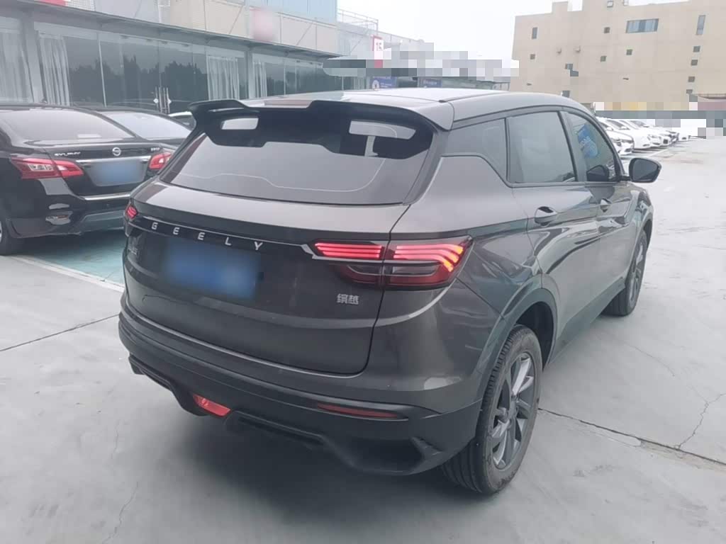 Geely Binyue 1.5 л 2024 г. Серебристо-серый, пробег 15900 км