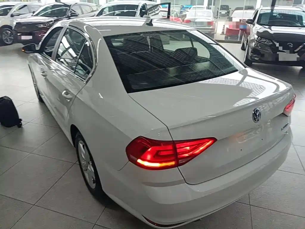 Volkswagen Lavida — миниатюра 5