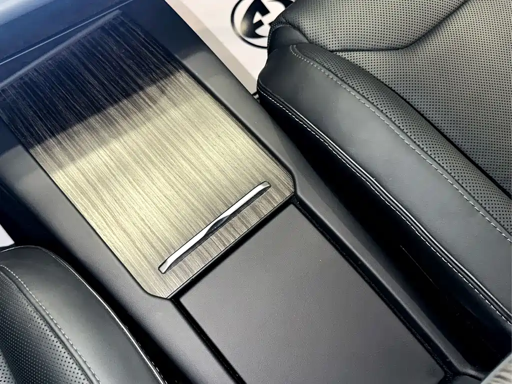 Tesla Model X — миниатюра 8