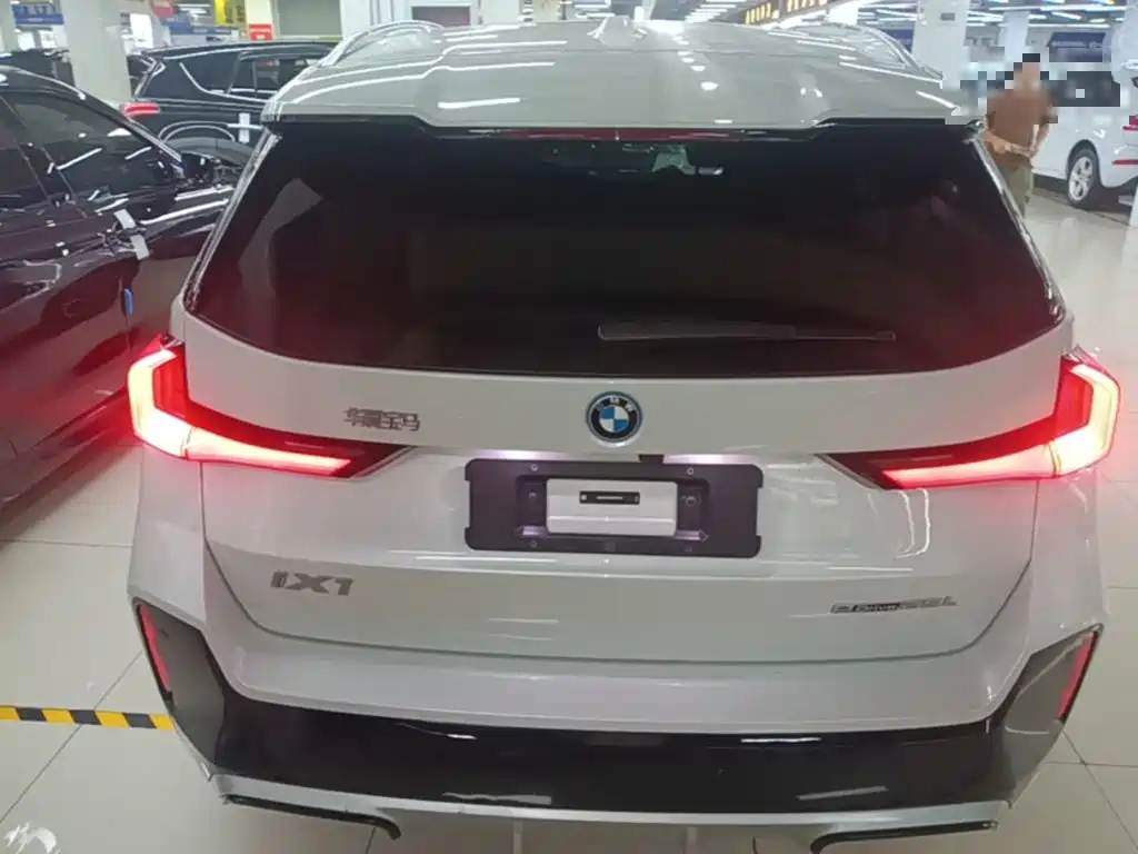 BMW iX1 — миниатюра 6