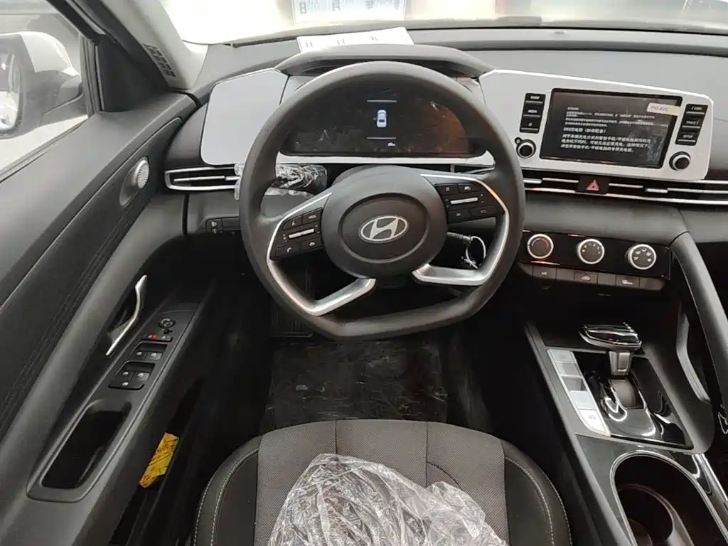 Hyundai Elantra — миниатюра 11