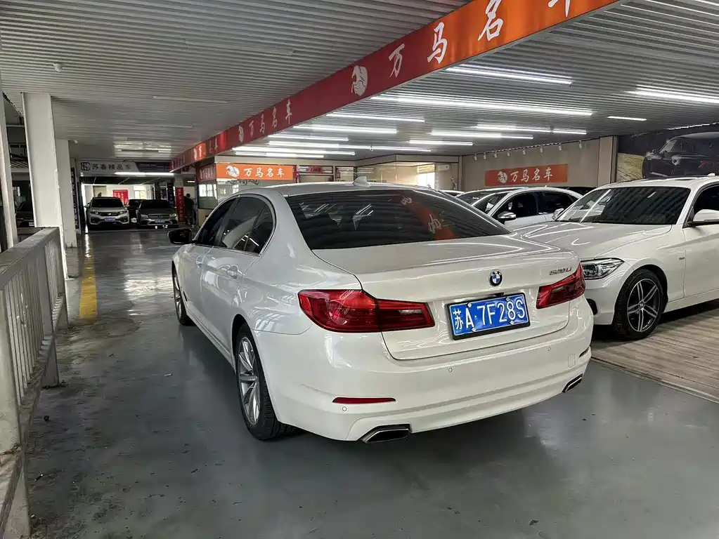 BMW 5 Series — миниатюра 6