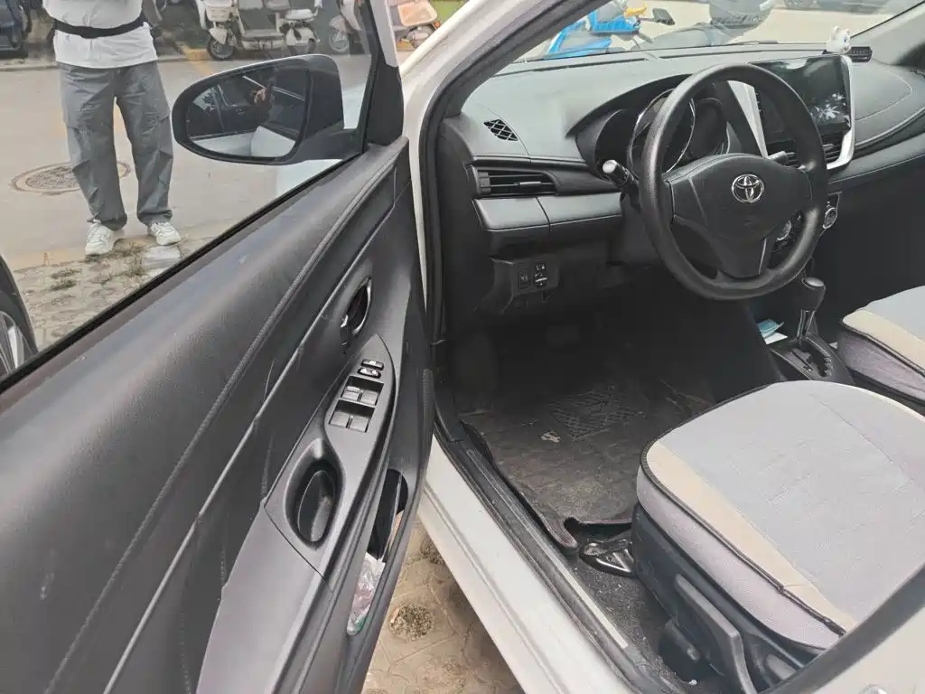 Toyota Yaris L — миниатюра 12