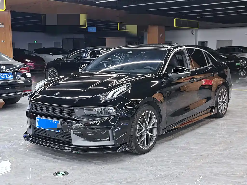 Lynk & Co 03
