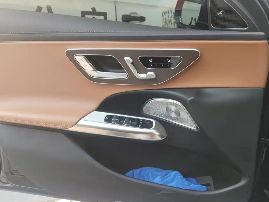 Mercedes-Benz E-Class — миниатюра 6