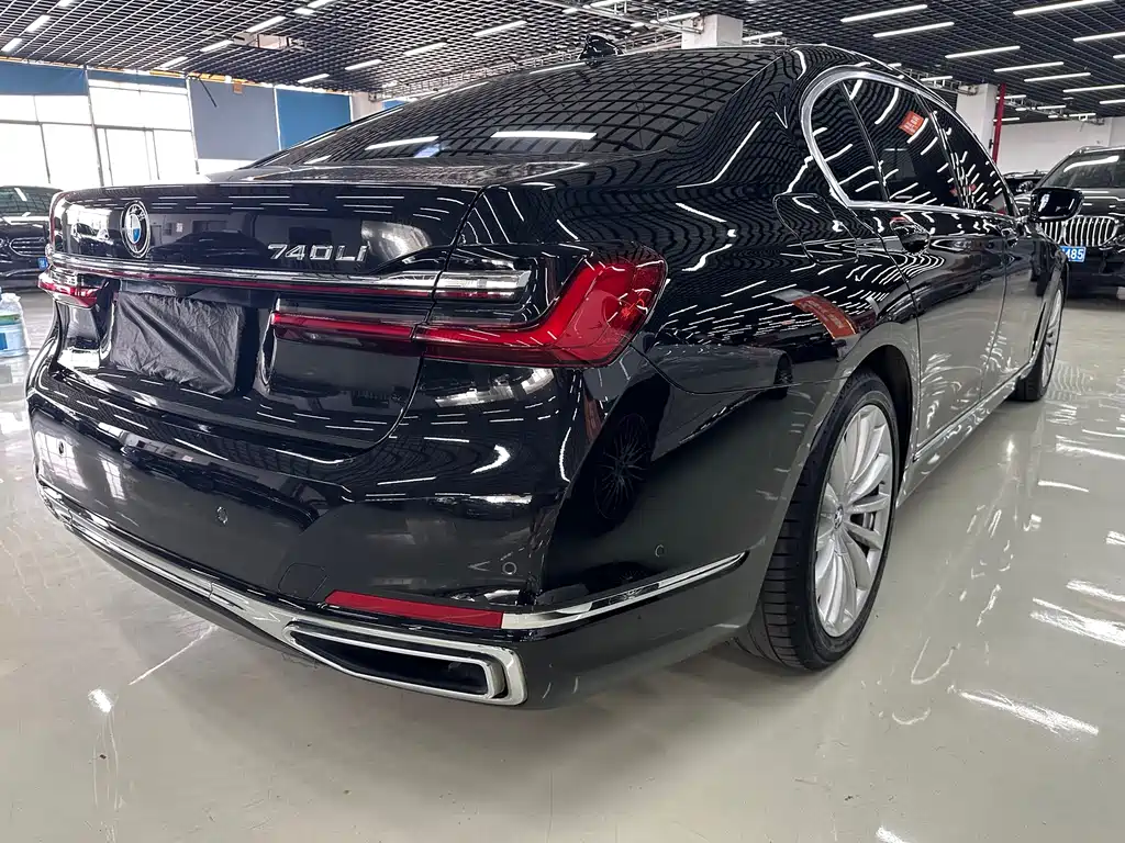 BMW 7 Series — миниатюра 9