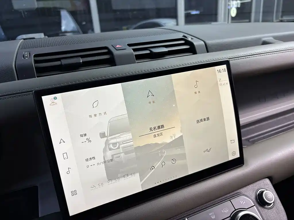 Land Rover Defender — миниатюра 10