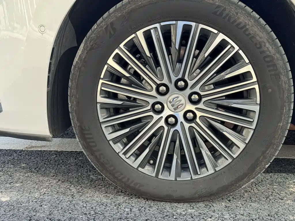 Buick GL8 Hybrid — миниатюра 7