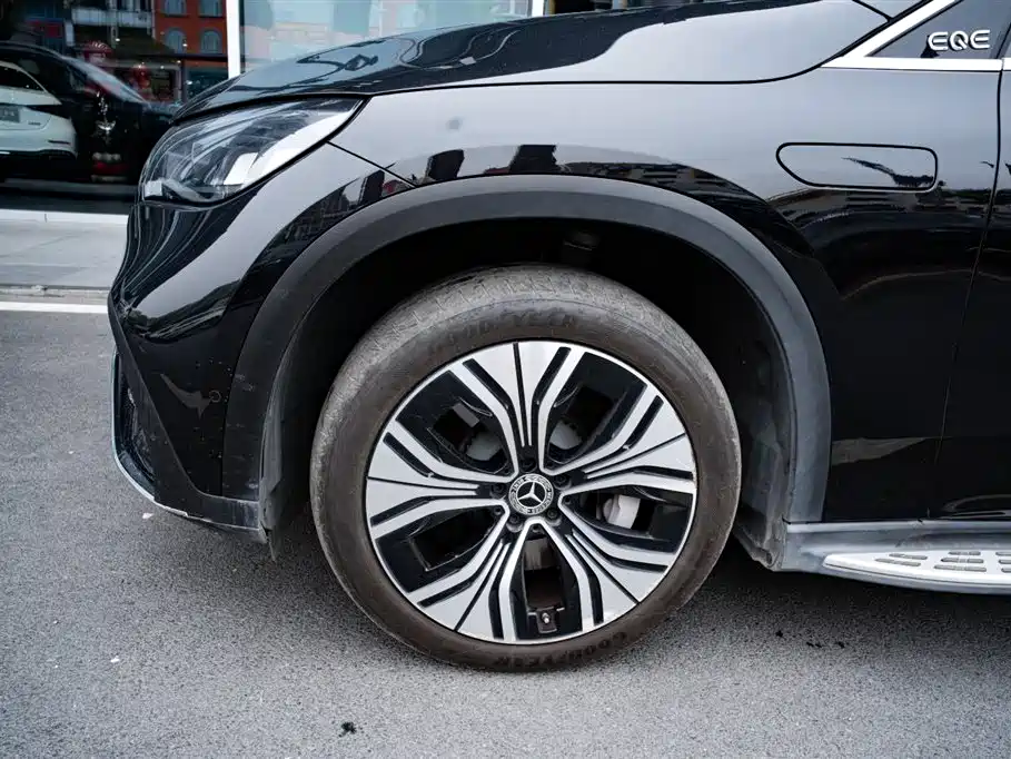 MERCEDES-BENZ EQE SUV