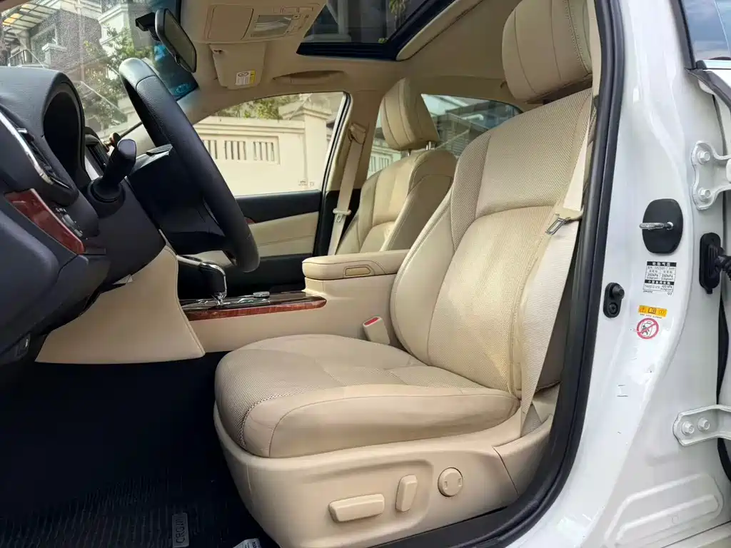 Toyota Crown — миниатюра 10