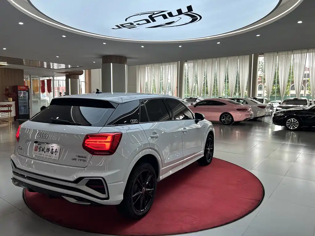 Audi Q2L — миниатюра 5