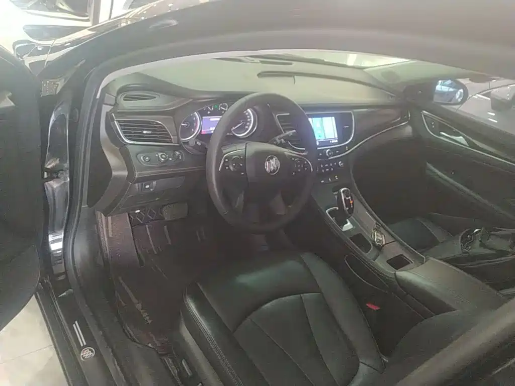 Buick LaCrosse — миниатюра 10