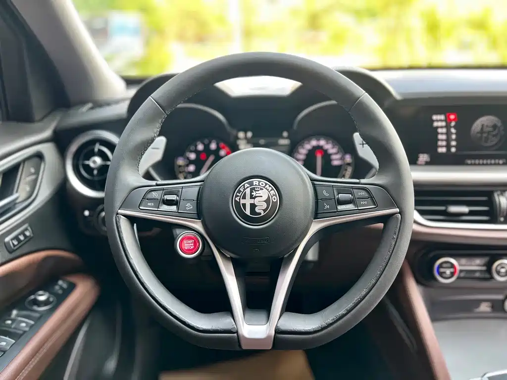 Alfa Romeo Stelvio — миниатюра 5