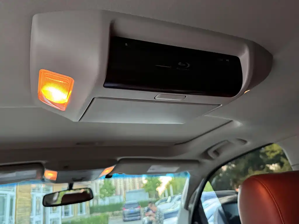 Toyota Sequoia — миниатюра 12