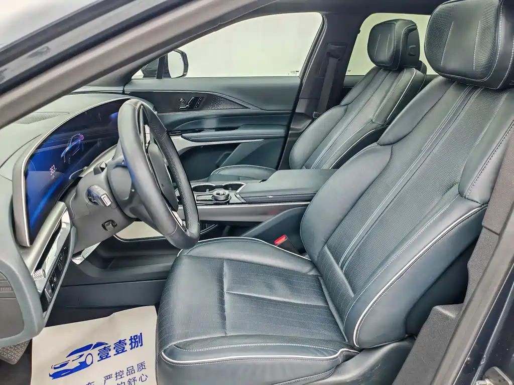 Cadillac Lyriq — миниатюра 4