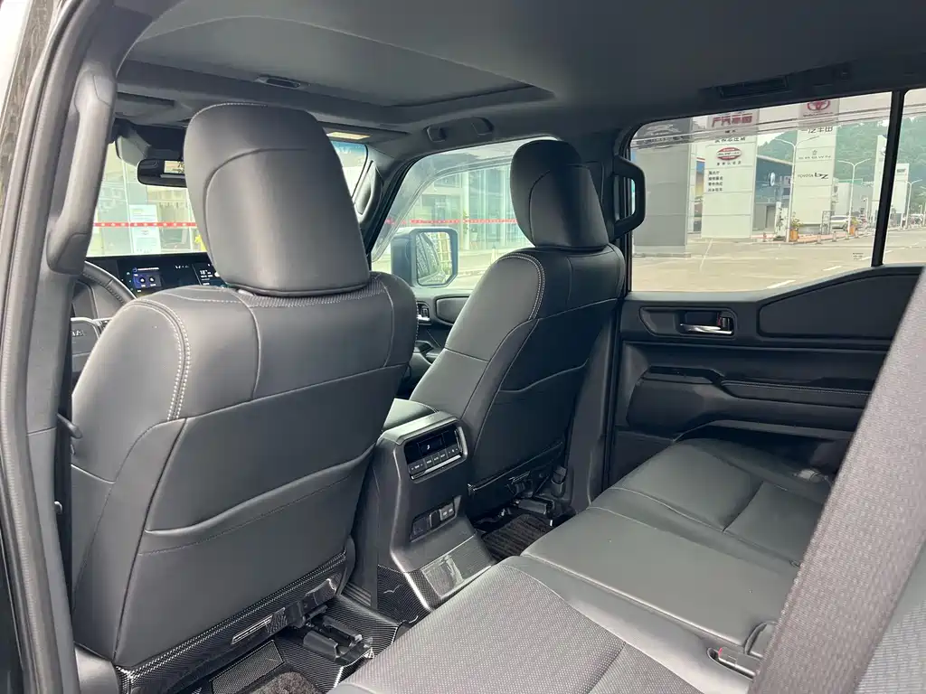 Toyota Prado — миниатюра 13