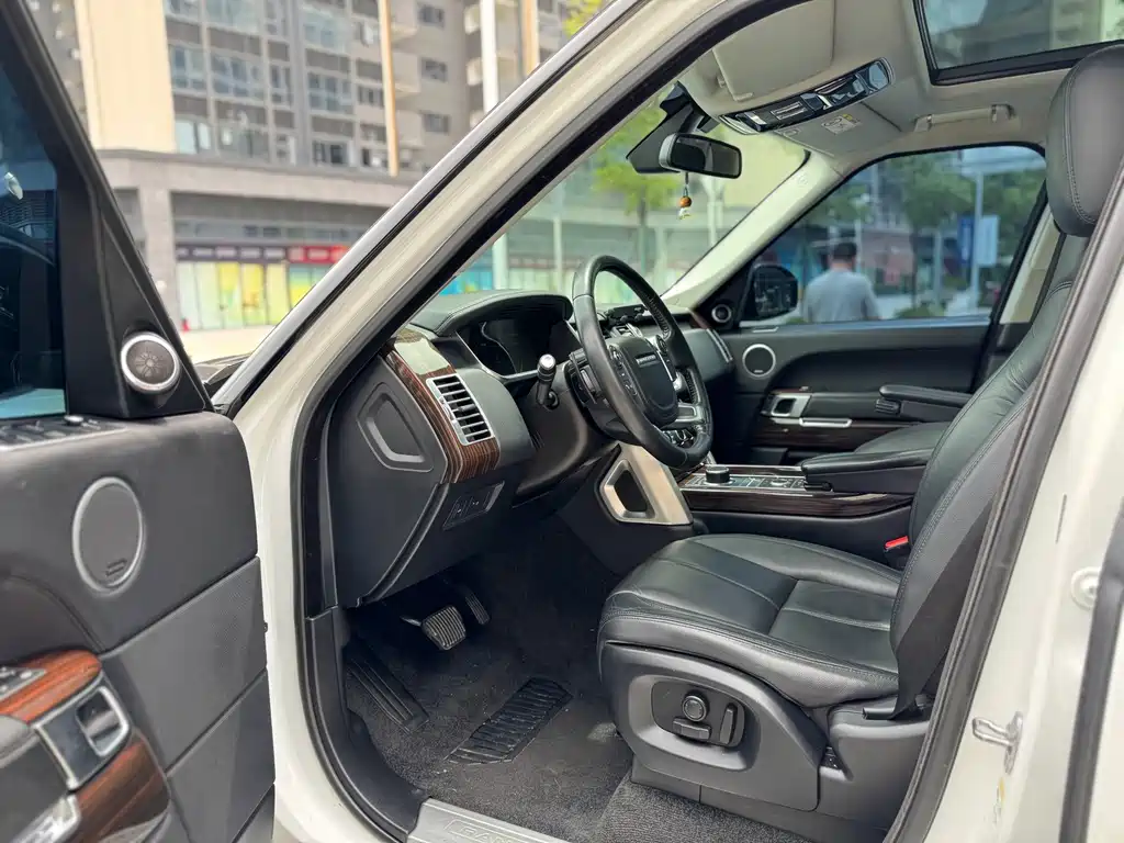 Land Rover Range Rover — миниатюра 4