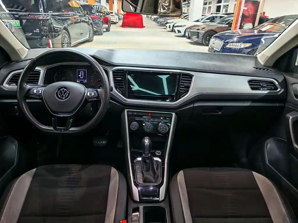 Volkswagen T-Roc — миниатюра 10