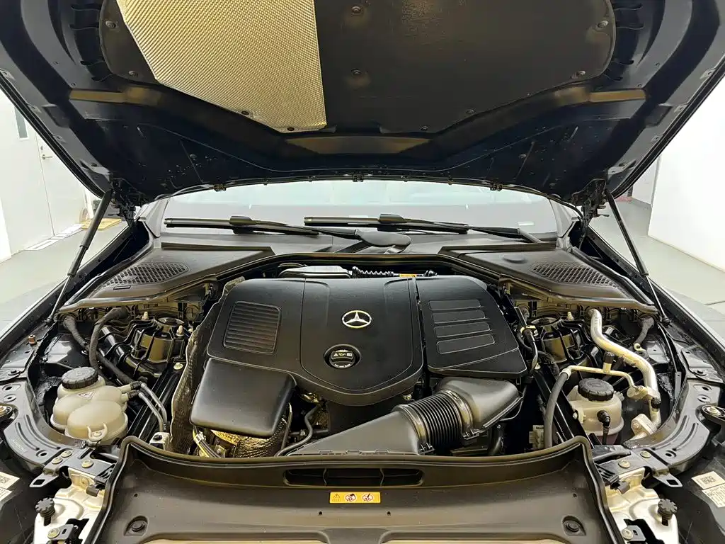 Mercedes-Benz E-Class — миниатюра 11