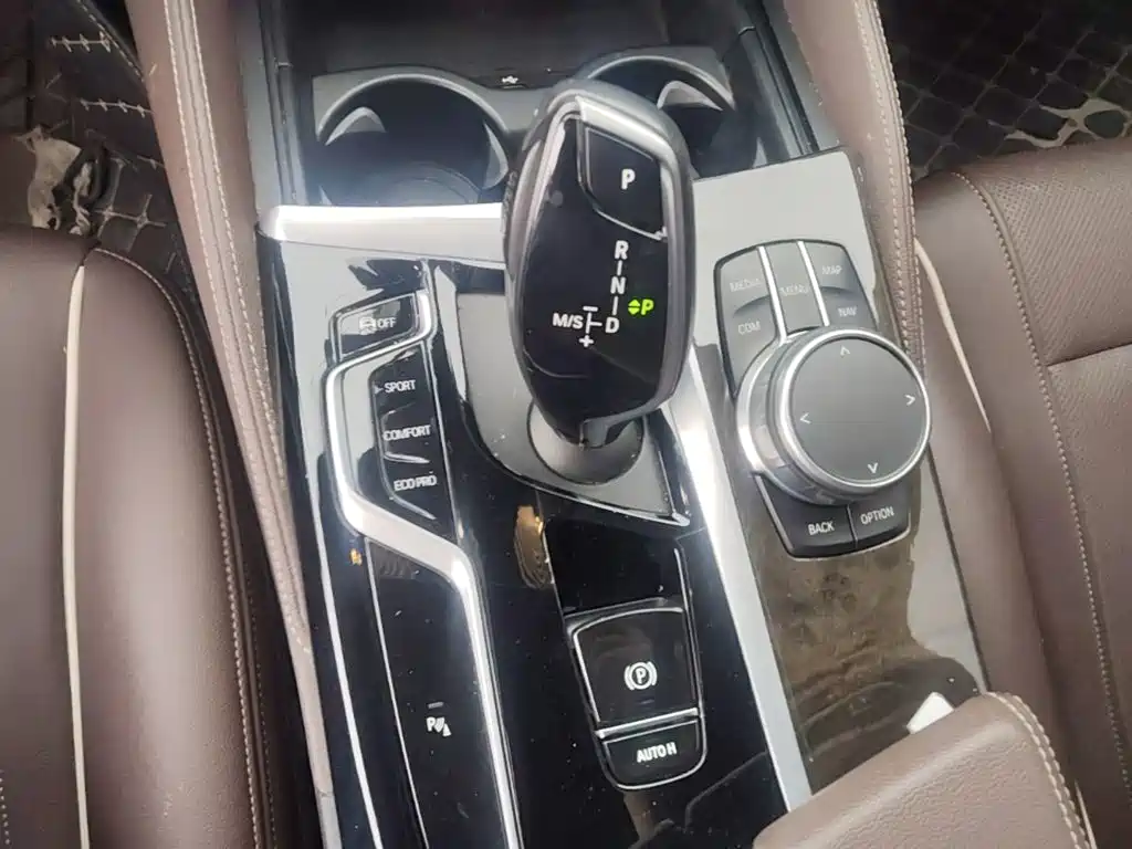 BMW 5 Series — миниатюра 19