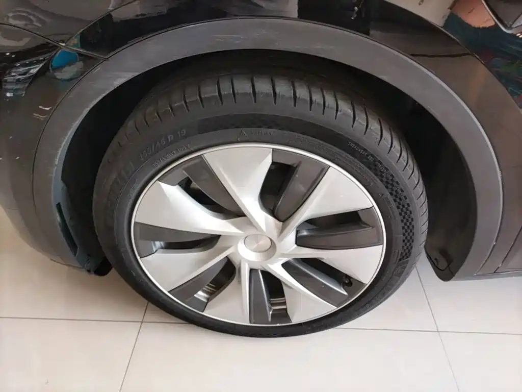 Tesla Model Y — миниатюра 23