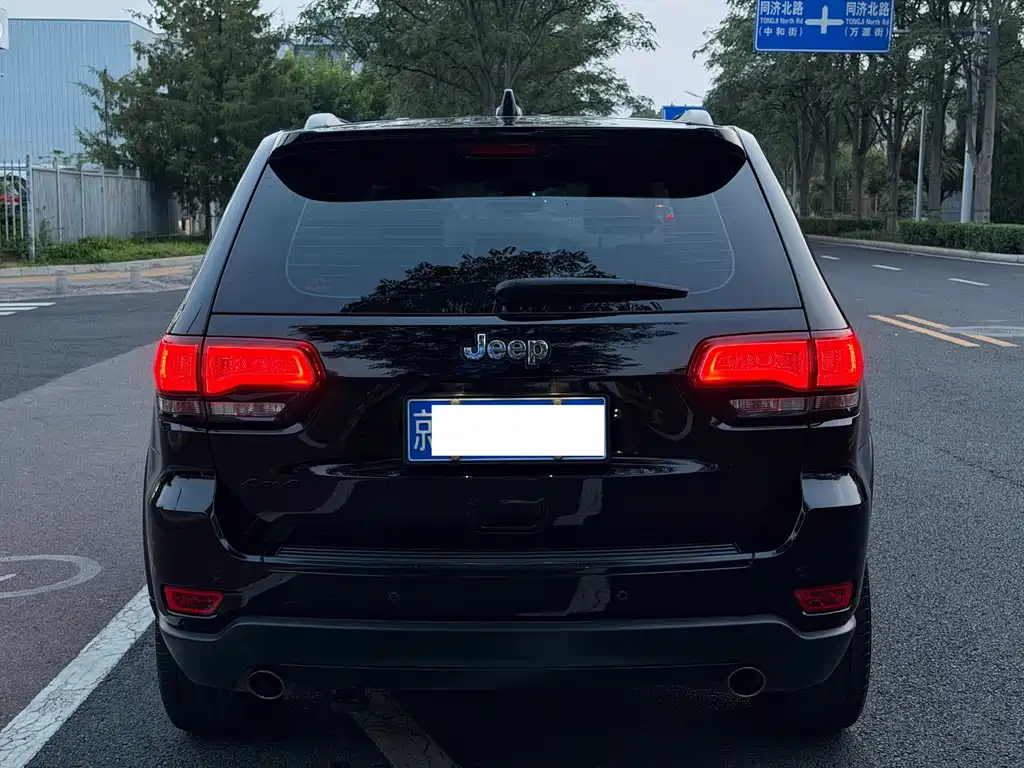 Jeep Grand Cherokee (Import) — миниатюра 23