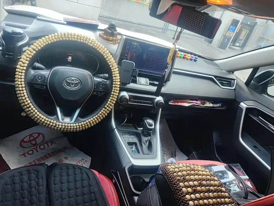 Toyota RAV4 — миниатюра 12