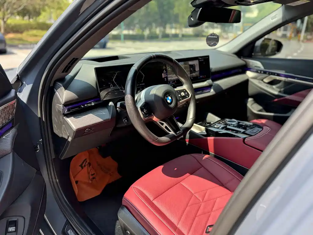BMW 5 Series — миниатюра 4