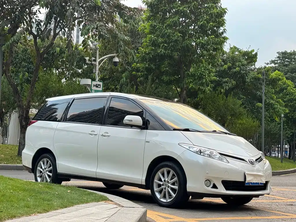 Toyota Previa — миниатюра 3