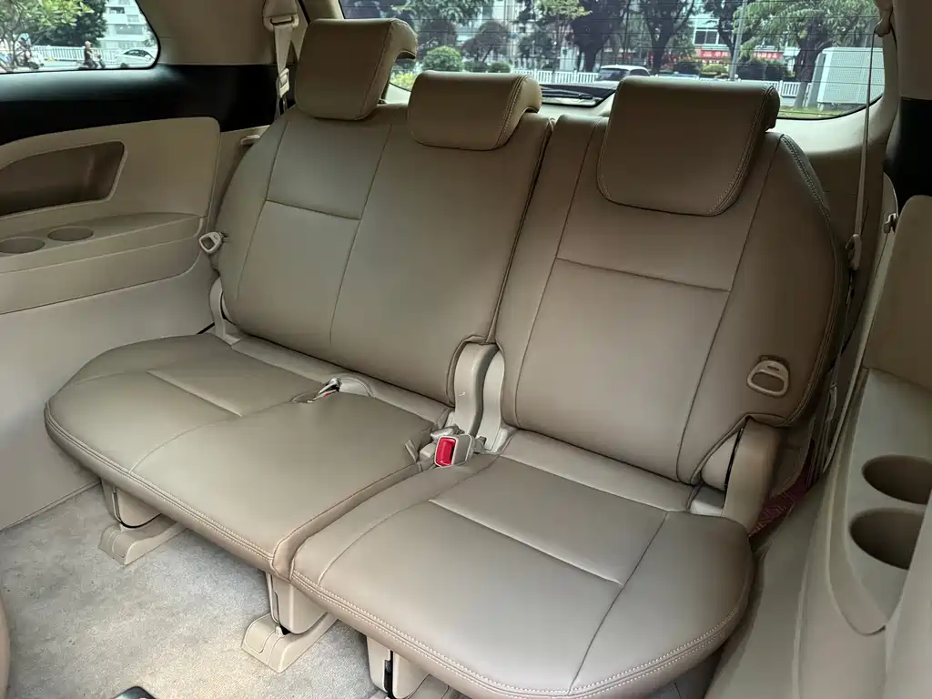 Toyota Previa — миниатюра 9