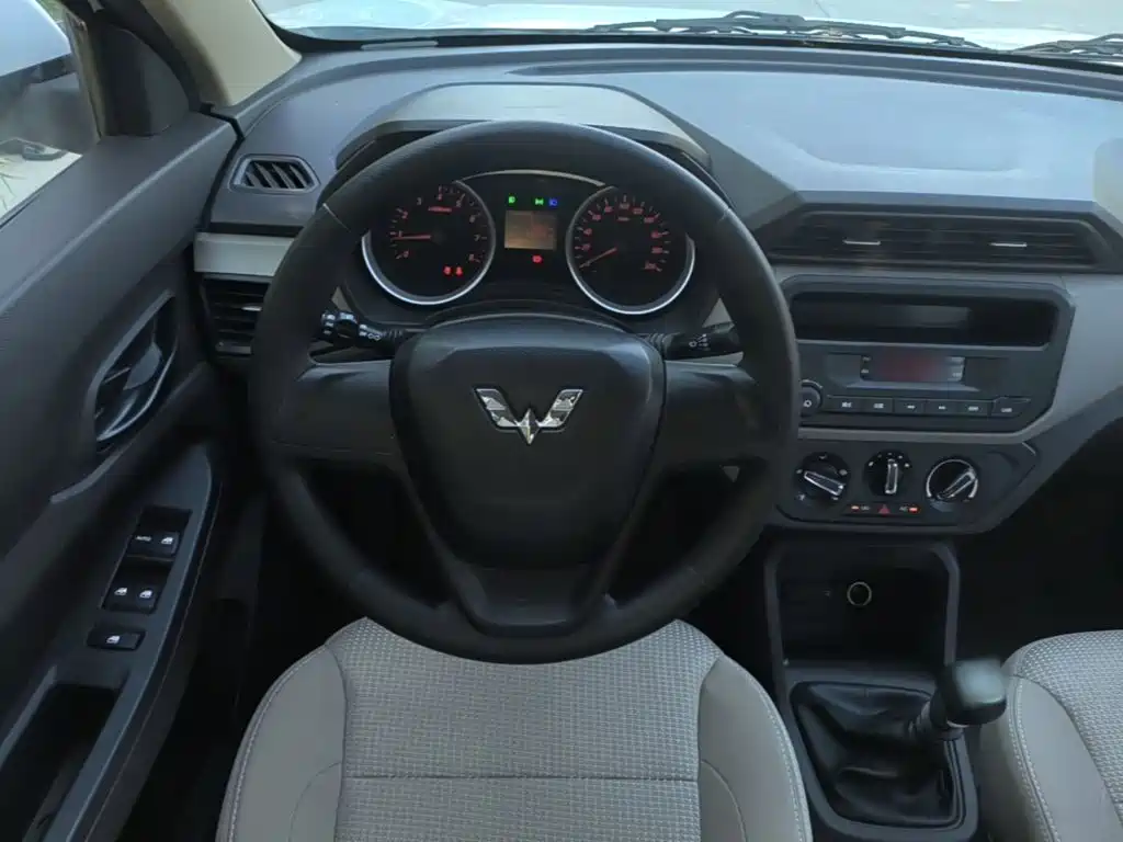 Wuling Hongguang — миниатюра 11
