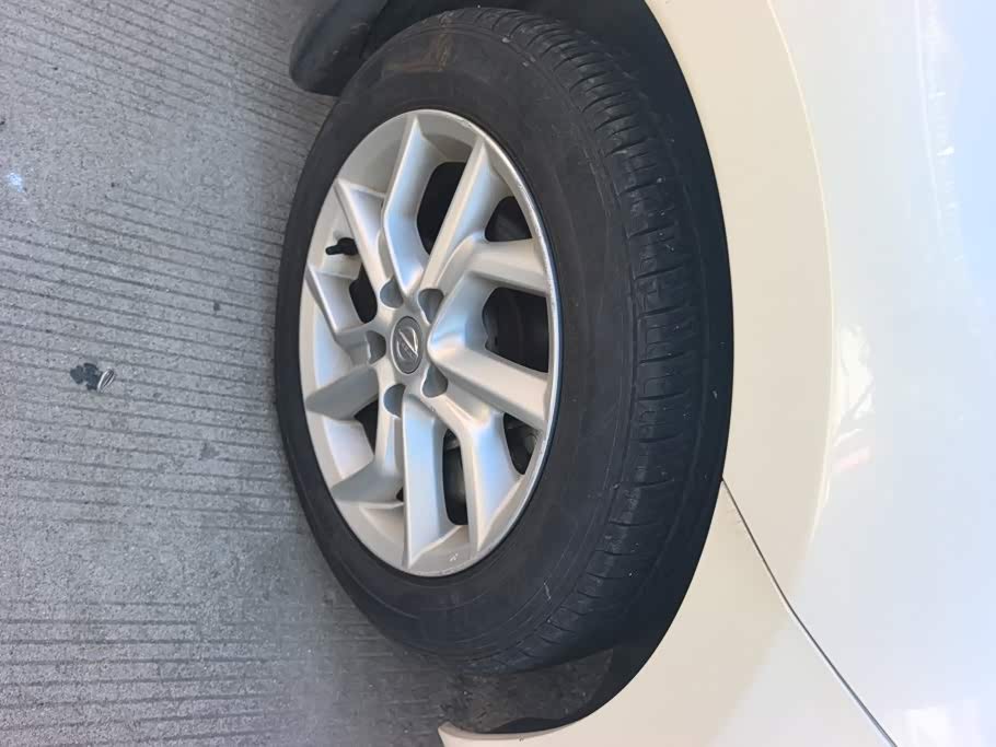 Nissan Tiida 1.6 л 2021 г. Белый, пробег 32200 км