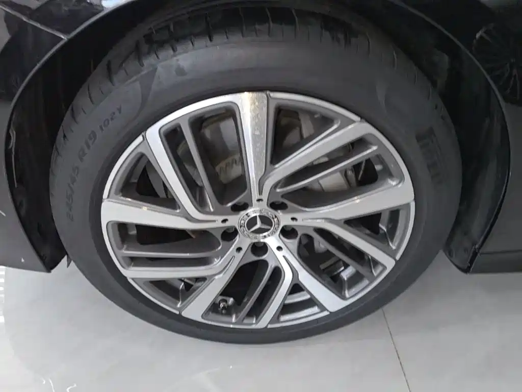 Mercedes-Benz E-Class — миниатюра 23