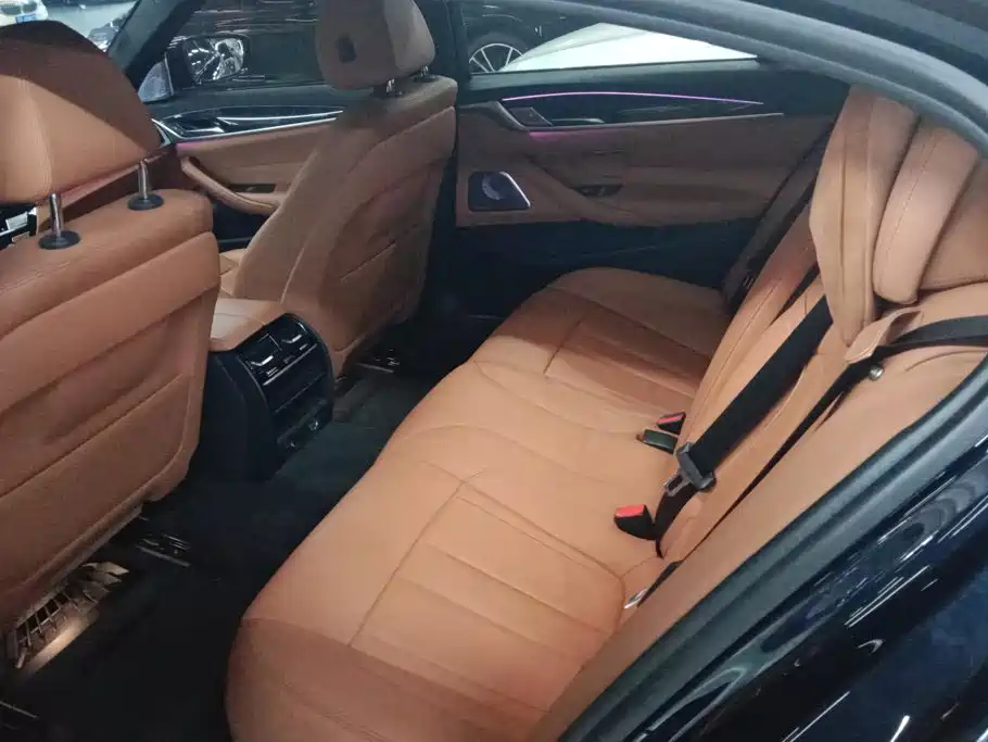 BMW 5 Series — миниатюра 11