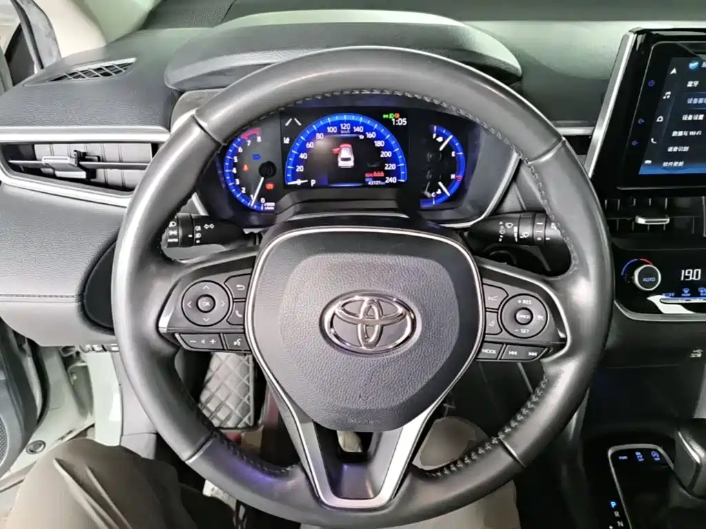 Toyota Corolla Cross — миниатюра 11
